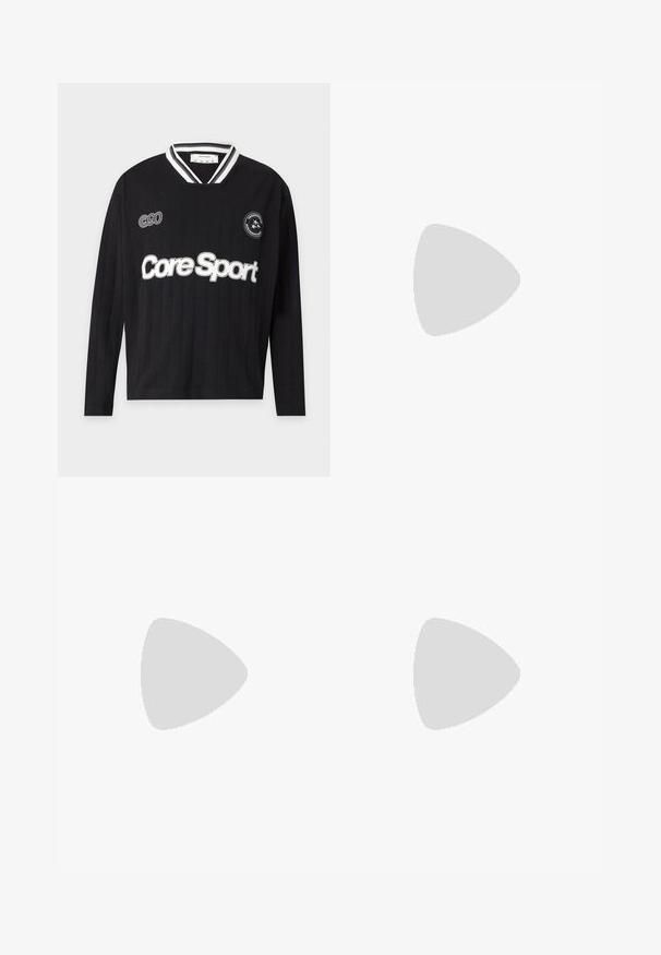 T-shirt de sport noir à manches longues avec col rayé blanc, texte ""Core Sport"" à l'avant, et petites pièces sur la zone de la poitrine.; Maillot de football à manches courtes à rayures ondulées noires et grises avec panneaux latéraux blancs, logo Replay Inc, numéro 11 et blason du club sur la poitrine.; Pantalons de sport Umbro gris clair avec taille élastique et bandes latérales noir et blanc, présentés sur un fond blanc.; Sneaker en cuir noir avec des rayures blanches, semelle en caoutchouc texturée et devant à lacets. Présente une étiquette de marque sur la languette.