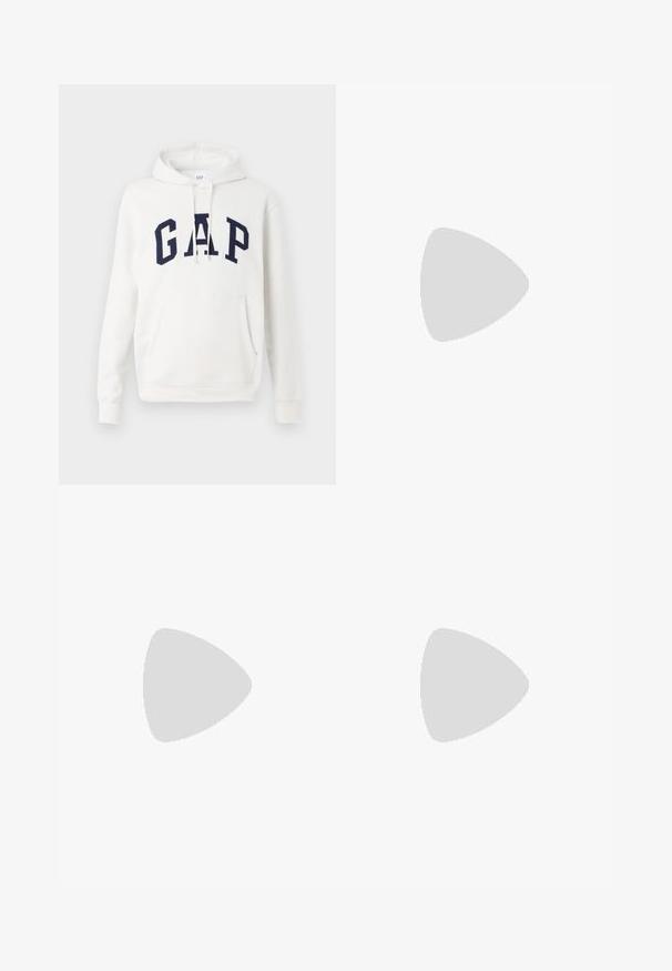 Weißer Hoodie mit einer Kängurutasche und dunkelblauen "GAP"-Buchstaben auf der Brust, ausgestattet mit verstellbaren Schnürsenkeln an der Kapuze.; Weißes kurzärmeliges T-Shirt aus Baumwolle mit Rundhalsausschnitt, das eine glatte Textur und ein einfaches Design ohne Muster oder Akzente aufweist.; Schwarze Jogginghose mit elastischem Bund, schmal zulaufenden Beinen und strukturiertem Stoff. Verfügt über ein dezentes Logo-Detail auf der linken Seite.; Weiße Leder-Sneaker mit glatter Oberfläche, rundem Zehenbereich, flachen Schnürsenkeln und strukturiertem Schuhsohlen. Graues Wildleder-Detail an der Ferse.