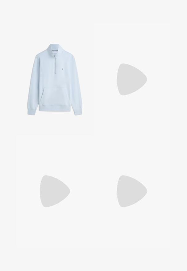 Pull bleu clair à manches longues avec une fermeture éclair devant sur un quart, une poche kangourou, des poignets et un ourlet côtelés, et un petit logo sur la poitrine.; Polo blanc à manches courtes avec une texture en maille et un col ouvert, présenté sur un fond gris clair uni.; Jean bleu clair à jambes droites avec taille haute, légère décoloration et détails subtils usés près des poches avant et des cuisses.; Baskets en daim blanc à finition lisse, embout rond, design lacé plat, avec des accents texturés contrastants. Comprend un détail de logo subtil.