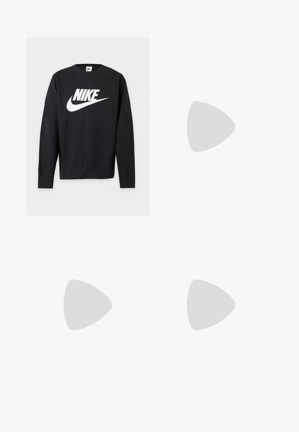 Čierna dlhá mikina Nike s bielym logom Nike a písmenom swoosh na hrudi, s okrúhlym výstrihom a rebrovanými manžetami a lemom.; Biele tričko s krátkym rukávom a okrúhlym výstrihom, s malým čiernym logom Nike swoosh v obdĺžniku na ľavej strane hrude.; Čierne bavlnené cargo šortky s elastickým pásom a šnúrkou, vybavené dvoma bočnými vreckami a malým logom ako akcent.; Čierna teniska Nike Air Force 1 plávajúca nad ružovým betónovým okrajom so sivým kamenným pozadím, zobrazujúca bočné a horné detaily.