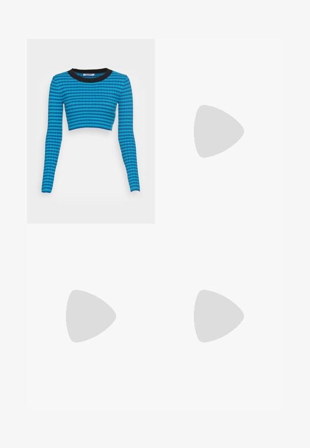 Pull court bleu et noir à rayures avec des manches longues, présentant une texture côtelée et un col rond.; Pantalons noirs avec une texture lisse, un design à jambe droite et une taille ceinturée. Présente une silhouette simple et classique sans motifs supplémentaires.; Baskets plateformes blanches avec une tige en cuir lisse, un col rembourré, une semelle en caoutchouc grise et des accents dorés arborant le logo Puma.; Boucles d'oreilles en argent en forme de créoles avec un design torsadé, présentant une surface texturée et un fermoir sécurisé. Légères et réfléchissantes avec une finition élégante.