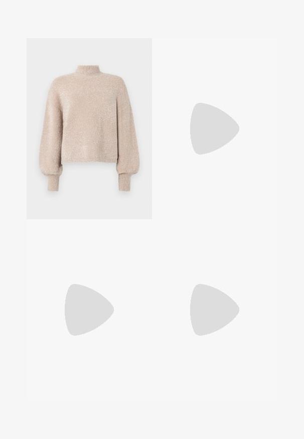 Suéter corto de un beige claro, hecho de una tela suave y texturizada. Presenta un cuello alto y mangas abullonadas. Acabado texturizado con un brillo sutil.; Minifalda de cuero negro con un patrón de cuadrícula texturizado, presenta costuras elevadas y una silueta ajustada. El acabado liso realza el diseño.; Bota negra hasta la rodilla con tacón de aguja, hecha de material liso y elegante; punta puntiaguda; ajuste ceñido con un sutil fruncido cerca del tobillo; tacón brillante.; Bolso de mano de cuero negro con forma redondeada, decorado con detalles de tachuelas plateadas y un asa corta. Textura lisa y cierre con cremallera.