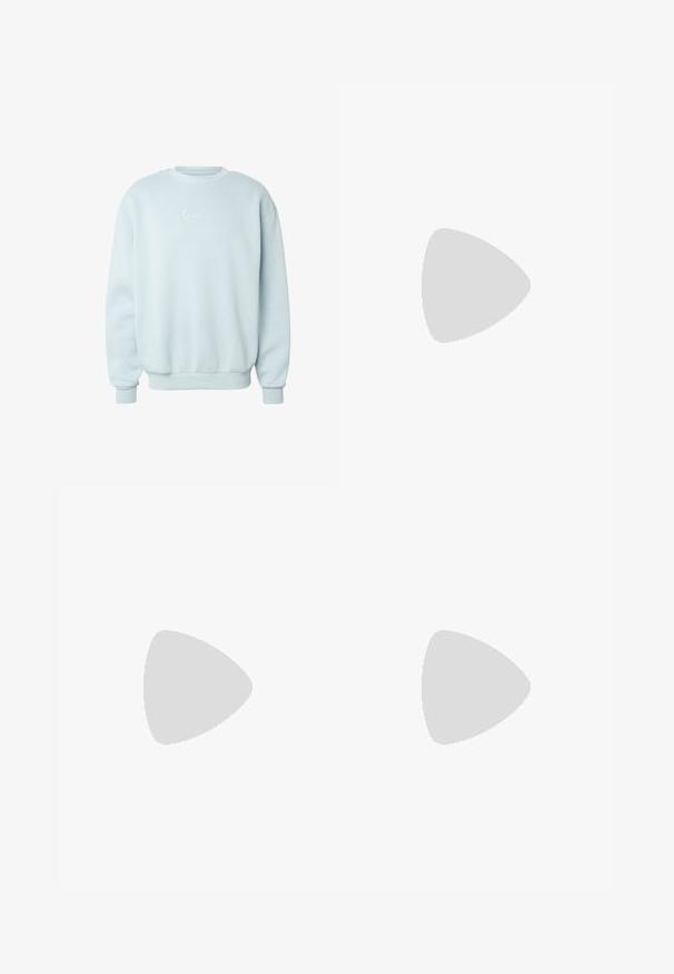 Hellblaues Sweatshirt mit langen Ärmeln, Rippbündchen und Saum, mit kleinem weißem Schriftzug-Logo in der Mitte auf der Brust.; Schlichtes weißes Kurzarm-T-Shirt aus Baumwolle mit rundem Ausschnitt und lockerem Schnitt, auf weißem Hintergrund dargestellt.; Minzgrüne Badehose mit weißen vertikalen Streifen. Verfügt über einen elastischen Bund und ein gesticktes 'KANI'-Logo in dunkelgrün. Glatte Textur.; Weißes Leder-Sneaker mit einem strukturierten schwarzen Swoosh, flachen Schnürsenkeln und einer Gummisohle mit genoppetem Muster. "AIR" ist auf der Ferse eingeprägt.