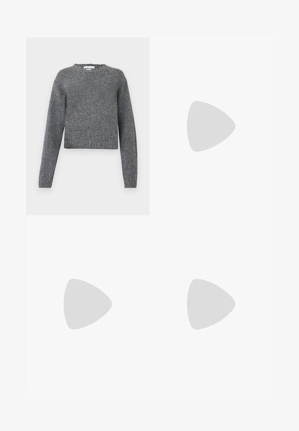 Grå langærmet strikket sweater med rund hals og ribbede manchette og kant, vist mod en hvid baggrund.; Sort læder mini-skirt med lynlås foran og subtile lodrette sømdetaljer på en ensfarvet baggrund.; Sort læder peep-toe slingback sko med høj blokhæl og beige indvendig foring mod en ensfarvet lys baggrund.; Sort spandtaske i krokodillepræget læder med enkelt skulderrem og lille sølvfarvet mærkelogo foran nederst i midten.
