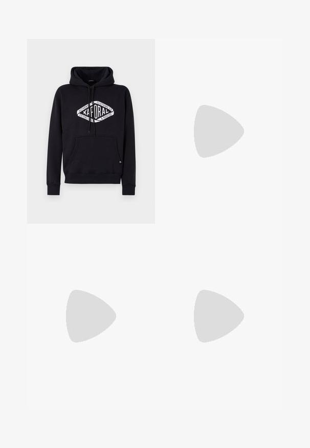 Hoodie in charcoalgrijs, gemaakt van zacht materiaal, met een voorzak en een opvallend wit logo op de borst. Regular fit met een trekkoord.; Wit katoenen T-shirt met navy kraag en boorden, voorzien van rode en blauwe grafische tekst, waaronder "INDIGO UNIFORMS" en "BEL 423-9251."; Blauwe denim jeans met een rechte snit, voorzien van lichte vervaging, vijf zakken en een knoop-en-rits sluiting. Genaaide details langs de naden.; Witte sneaker met zwarte en grijze accenten, voorzien van een grijze neus met textuur, zwarte rubberen zool en platte witte veters. Schoon ontwerp, minimalistische stijl.
