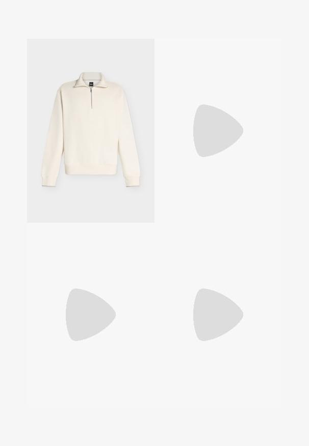 Pull à manches longues couleur crème avec texture côtelée, fermeture éclair placée sur un quart devant et col montant.; Chemise blanche à manches longues avec devant boutonné, col classique et poignets, présentée sur un fond clair uni.; Pantalon droit bleu marine avec passants pour ceinture, fermeture à boutons et braguette zippée sur un fond clair uni.; Mocassin en cuir noir avec détail de bride grise, talon bas et semelle texturée, marqué "HUGO" en or sur le côté.
