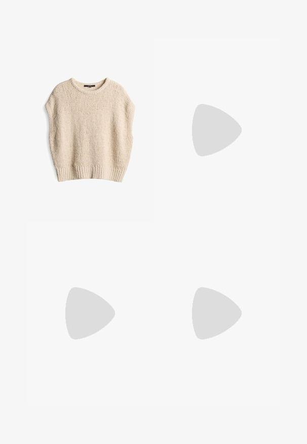 Pull en maille crème avec une coupe ample, des manches courtes, un ourlet côtelé et un motif texturé, fabriqué à partir d'un matériau doux et confortable.; Tissu texturé vert clair aux bords effilochés, montrant des couches et des variations d'épaisseur. Matériau doux et fluide avec une légère brillance.; Shorts noirs en lin avec une taille à cordon. Le tissu présente une texture subtile, avec une surface lisse et des détails de couture minimaux.; Sabot en daim vert avec une large sangle et une boucle en métal, semelle en liège et semelle extérieure en caoutchouc. Comprend un petit trou de ventilation sur la partie supérieure.