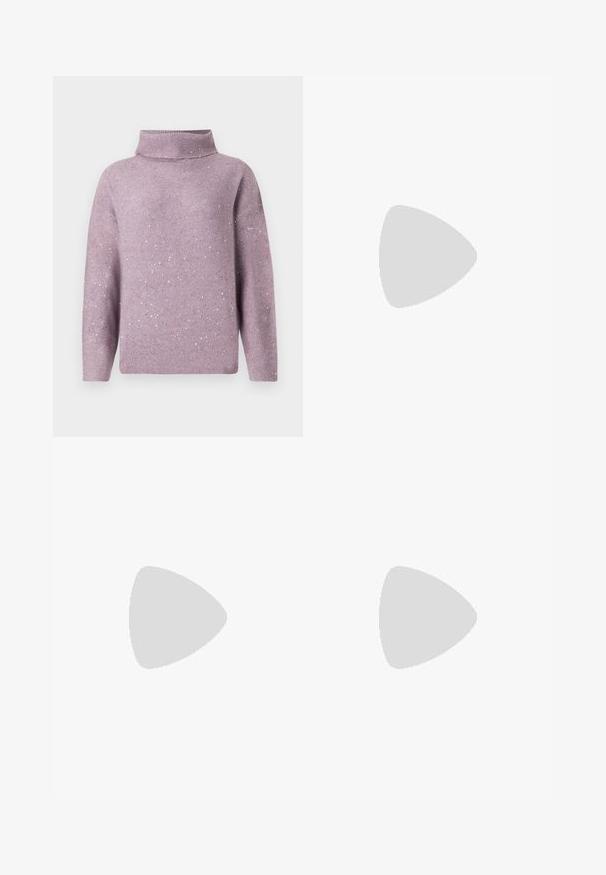 Pull à col roulé de couleur lilas avec des manches longues, poignets et ourlet côtelés, orné de petites paillettes argentées sur l'ensemble du tissu.; Jean en denim bleu clair à jambes larges avec une taille haute, un délavage clair et une fermeture à bouton à l'avant. Comprend cinq poches et des coutures minimales.; Ballerine en cuir verni marron avec un bout carré et une lanière ornée d'une petite boucle dorée. Texture lisse, talon bas et design minimaliste.; Sac à main rectangulaire en cuir noir avec une longue bandoulière unique et une finition brillante, présenté sur un fond blanc uni.