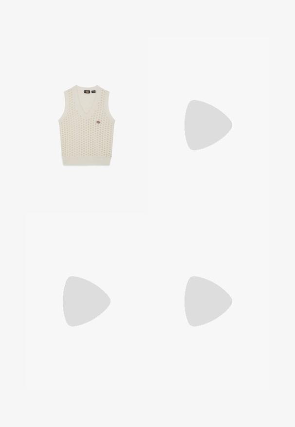 Chaleco de punto sin mangas color crema con escote en V, que presenta un patrón texturizado de puntos en relieve y un pequeño parche de logo.; Camisa blanca de manga larga con botones en la parte delantera, con un bolsillo delantero que lleva un pequeño logo bordado y un cuello abotonado.; Falda mini de tabla beige con cintura alta y un sutil logo bordado en el lado derecho de la cintura.; Mocasín de cuero marrón oscuro con borlas, tacón bajo y suela cosida, mostrado de lado sobre un fondo neutro.