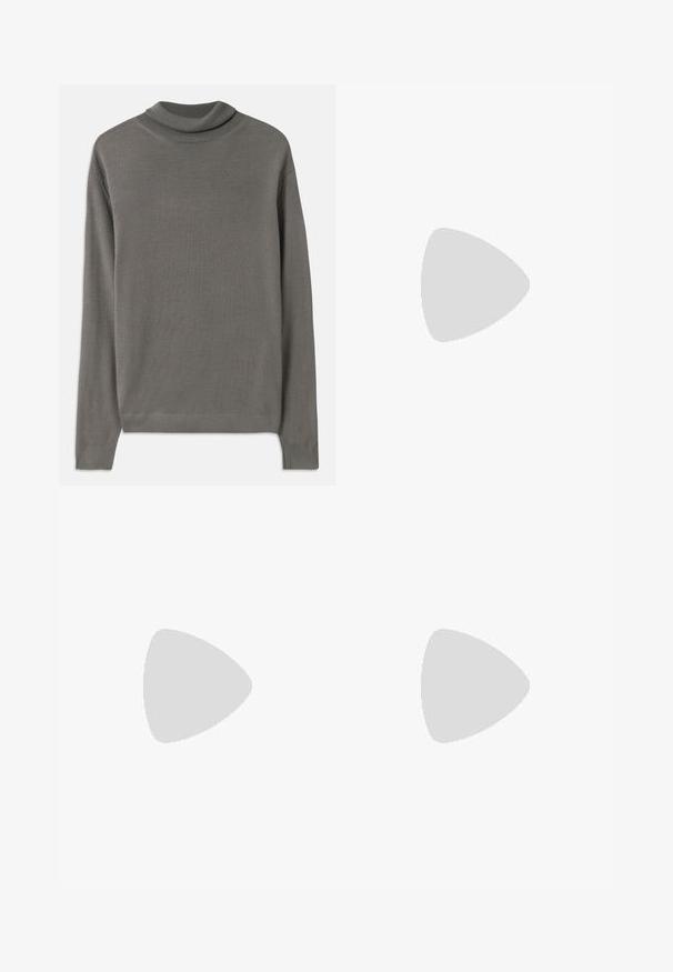 Grå turtleneck sweater lavet af blødt, let stof. Har lange ærmer og en ribbet halsudskæring med en glat overflade hele vejen igennem.; Les Benjamins Jeans Straight Leg - rinse wash; Hvid lædersneaker med rundet tå, flad sål og snørebånd foran. Har syningsdetaljer og polstret krave for komfort.; Sort crossbody taske med justerbar rem og lille sølv logoemblem på frontklap, vist på ensartet lyst baggrund.