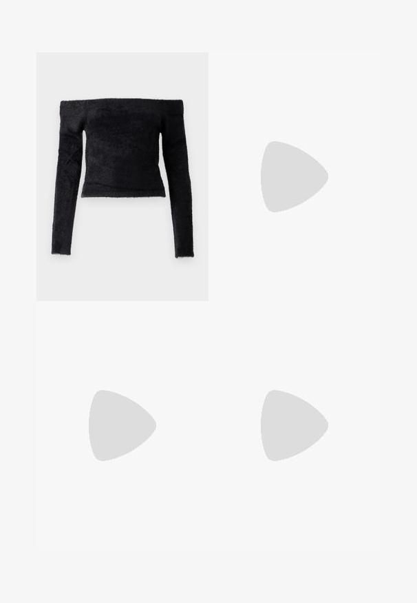 Good American OFF SHOULDER LONG SLEEVE - Pullover - black; Jeans en denim bleu à jambes larges avec une taille standard, des poches avant et une texture lisse. Pas de motifs ou d'ornements visibles.; Jambes portant des leggings côtelés foncés associés à des ballerines noires avec de petits détails en nœud sur fond blanc.; Sac à main en cuir tressé marron foncé avec poignée courbée, garniture blanche, fermeture éclair argentée et bandoulière large en tissu amovible sur fond uni.