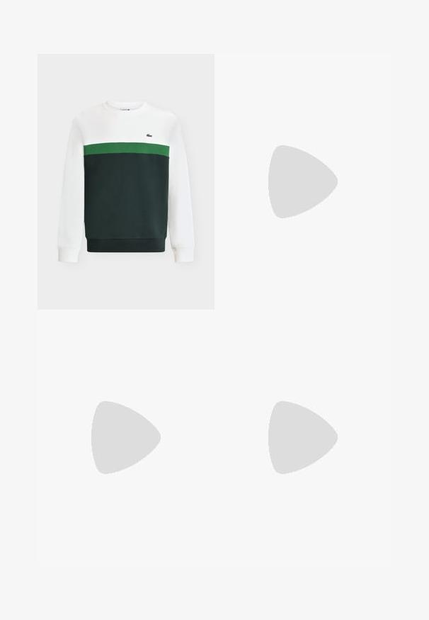 Sweat-shirt avec le haut et les manches blancs, la partie inférieure vert foncé, et une bande horizontale verte sur la poitrine avec un petit logo crocodile.; T-shirt blanc et vert foncé à manches courtes avec des rayures noires horizontales séparant les couleurs et un petit logo crocodile vert sur la poitrine.; Jogging léger crème avec une taille élastique, des chevilles resserrées, des fentes latérales et un petit logo vert sur la cuisse supérieure.; Baskets blanches de sport avec semelle grise, dessus en mesh, fermeture à lacets, et un logo crocodile brodé bleu sur le côté.