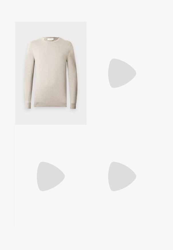 Pull beige à manches longues avec col rond, poignets et ourlet côtelés, présenté sur un fond clair uni.; Polo beige à manches courtes avec une texture côtelée verticale et une courte fermeture éclair devant sous le col.; Pantalon marron droit avec taille élastique et sans poches visibles, présenté sur un fond clair uni.; Chaussure habillée en cuir marron avec un bout arrondi, des accents de couture minimum, et une semelle noire robuste. Présente un système de laçage et une texture lisse.