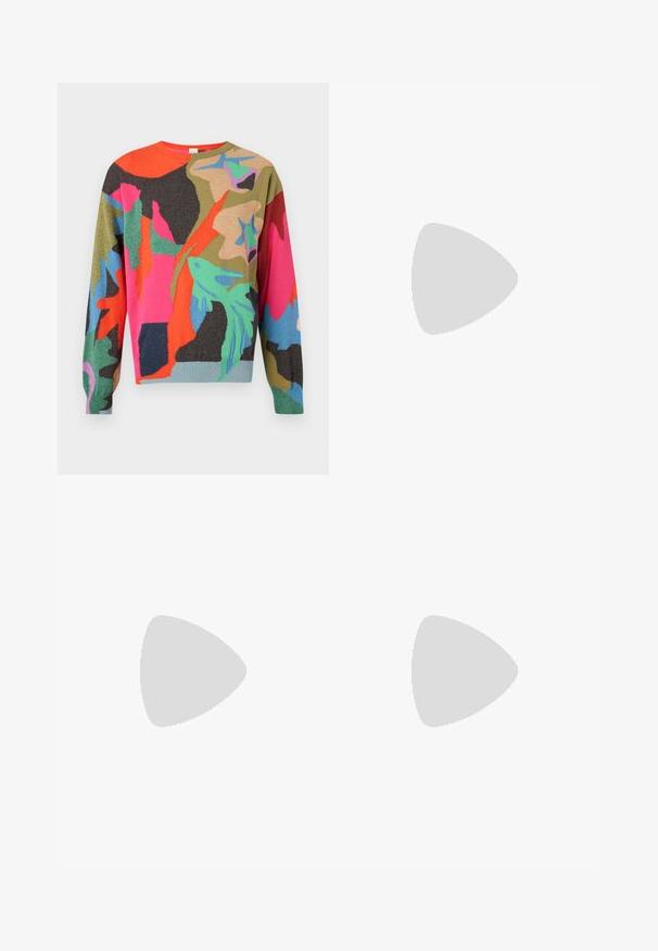 Pull à manches longues à motifs abstraits multicolores avec des formes irrégulières orange vif, rose, vert, bleu et noir sur un fond clair.; T-shirt en coton bleu clair avec manches courtes et col rond, présentant un design graphique d'une personne promenant des chiens sur le devant.; Jeans droit en denim bleu clair, dotés d'une fermeture à boutons et à zip, de cinq poches et d'une légère décoloration sur le tissu.; Filippa K DERBY - Derbies & Richelieus - black