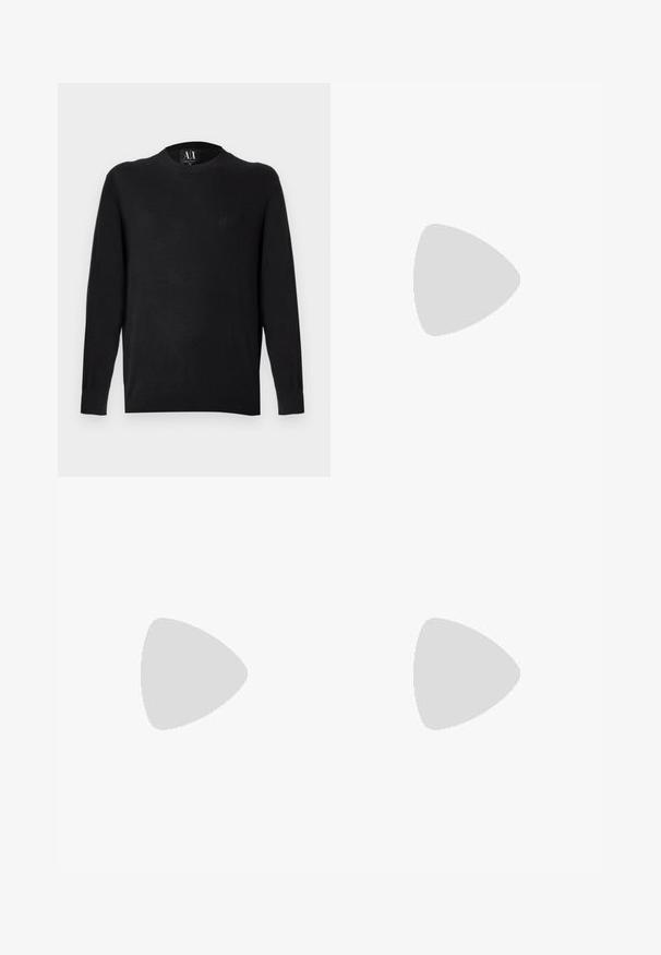 Pull en maille noire à manches longues, col rond et poignets côtelés. Dispose d'un logo brodé sur la poitrine. Texture lisse.; Pantalon gris foncé à jambes larges avec ceinture élastique et deux poches latérales, fabriqué en tissu doux et confortable.; Baskets basses blanches avec un onglet de talon gris, des lacets blancs et une semelle texturée, présentées sur un fond uni clair.; Sac bandoulière en cuir noir texturé avec sangle réglable et plaque logo métallique à l'avant, fermeture à rabat rectangulaire de style enveloppe.