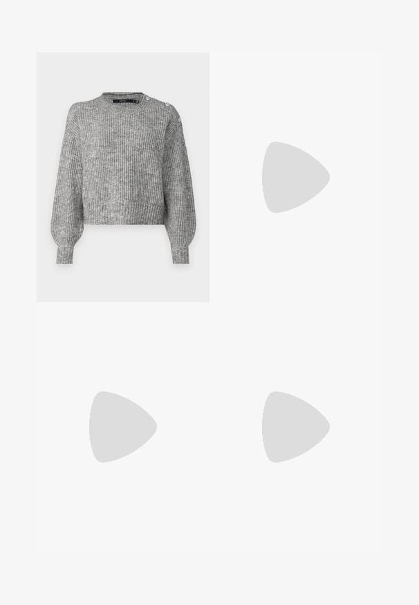 Vero Moda VMMEILANI O NECK PULLOVER - Πουλόβερ - medium grey; Μαύρο δερμάτινο παντελόνι με φαρδιά γραμμή και λεία υφή, που διαθέτει μπροστινό φερμουάρ, θηλιές ζώνης και ακατέργαστο στρίφωμα.; Μαύρες δερμάτινες loafers με χοντρή υφή στη σόλα και διακοσμητική ζώνη κατά μήκος του επάνω μέρους. Λείο, γυαλιστερό φινίρισμα.; Μαύρη τσάντα χειρός από ψεύτικη γούνα με απαλή υφή, στρογγυλή σχήμα και ανθεκτική μαύρη δερμάτινη ιμάντα ώμου. Ορατά ασημένια αξεσουάρ.