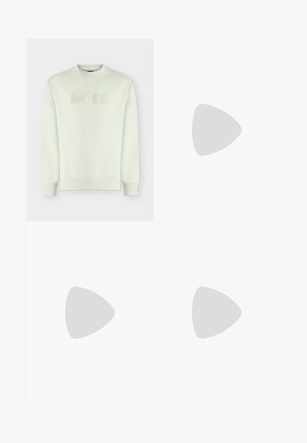 Sweat-shirt beige clair à col rond avec manches longues et logo "BOSS" en relief brodé sur la poitrine.; Chemise blanche pour homme à manches courtes, boutonnée à l'avant, avec une poche frontale et un col club.; Short beige sur mesure arrivant aux genoux avec plis à l'avant, passants de ceinture et une taille lisse sur un fond clair uni.; Mocassin pour homme en daim marron avec détail tressé sur le dessus et semelle noire, présenté de profil sur un fond uni gris clair.