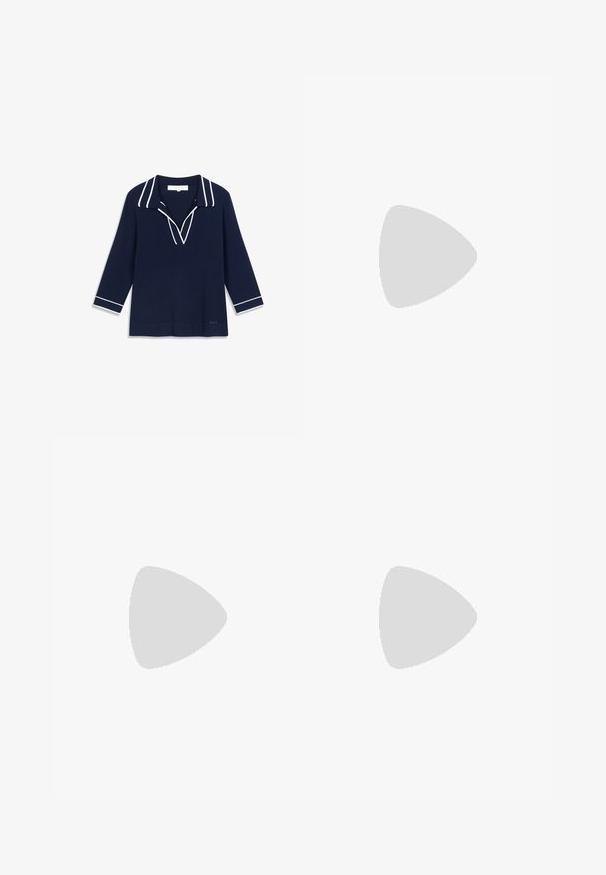 Haut en maille bleu marine avec un col en V, orné d'un liseré blanc le long du col et des poignets. Manches longues, coupe décontractée, ourlet droit.; Pantalon blanc taille haute à jambes larges avec passants pour ceinture et fermeture avant à boutons, présenté sur un fond uni.; Ballerines en cuir bleu marine avec un bout rond, un petit nœud décoratif et un détail de logo en doré sur le talon. Texture lisse et semelle flexible.; Sac à main en cuir bleu foncé avec une petite poignée incurvée, des ferrures dorées et des poches latérales à rabat sur un fond uni.