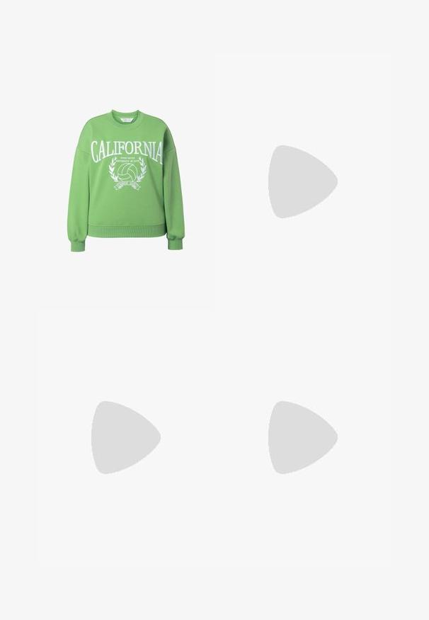 Sweatshirt vert à col rond, coupe oversize et manches longues. Présente le texte blanc "CALIFORNIA" et un graphique de volleyball avec des accents de laurier.; Jean large couleur crème avec poches avant, passants de ceinture et fermeture par bouton à la taille.; Des chaussures de sport en suède noir avec trois rayures blanches et des lacets noirs. Un pantalon noir texturé est partiellement visible à côté des chaussures.; Sac hobo en cuir vert au design décontracté, avec une poignée incurvée et une texture lisse. Ne contient aucun matériel ou accent visible.
