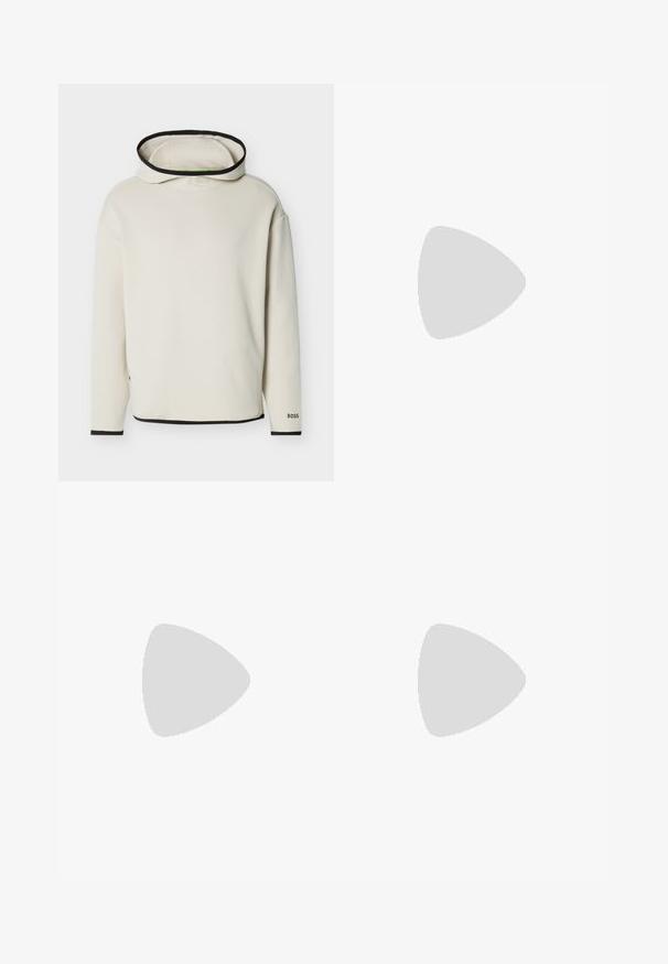 Sweat à capuche couleur blanc cassé avec bordure noire sur la capuche, les poignets et l'ourlet, manches longues et logo "BOSS" sur le poignet de la manche gauche.; T-shirt blanc à manches courtes avec un motif de vague océanique en bleu, vert et blanc et le texte "HUGO" centré à l'avant.; Pantalon noir à coupe droite, en tissu léger. Il dispose d'une fermeture à bouton sur le devant et de deux poches latérales ; texture lisse.; Bottines Chelsea noires avec panneaux élastiques sur les côtés, finition mate lisse et semelle épaisse. Comprend une languette pour un enfilage facile. Design minimaliste.