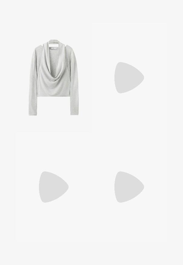 Haut court à manches longues gris clair avec un large col bénitier drapé et un tissu en maille douce.; Débardeur sans manches en coton blanc avec encolure ronde et un design simple et uni.; Pantalons larges blancs en tissu doux. Dotés d'une taille élastique avec cordon de serrage et d'une texture lisse. Aucuns motifs visibles ni éléments en métal.; Mule en daim marron à enfiler avec bout rond fermé et semelle plate texturée, photographiée de profil sur un fond blanc.