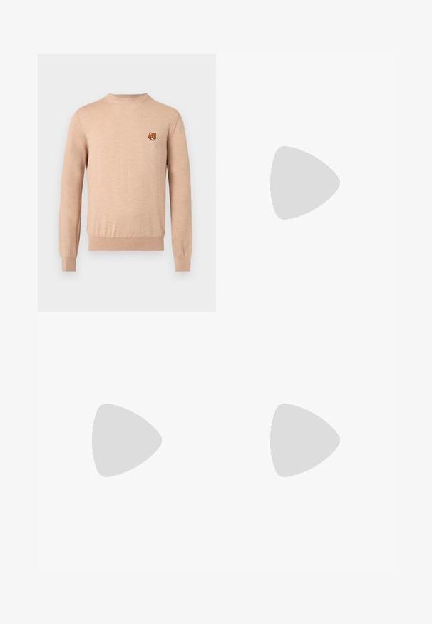 Pull beige à manches longues avec col rond, poignets et ourlet côtelés, arborant un petit emblème de tête de renard orange sur le côté gauche de la poitrine.; T-shirt blanc à manches courtes avec un petit trèfle noir et le mot "loved" imprimé sur la poitrine gauche.; Jean évasé en denim bleu clair avec une taille haute, cinq poches et un délavage subtil. Comprend des accents de couture et une fermeture à bouton.; Baskets couleur crème avec une tige en cuir lisse, bout arrondi, laçage à l'avant et semelle en caoutchouc texturée. Design minimaliste, sans logo.