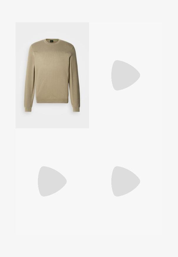 Pull beige en tissu tricoté doux, doté d'un col rond, de manches longues et d'une côte texturée aux épaules. Détail logo subtil.; Jeans en denim noir avec une coupe droite, un design à cinq poches et une fermeture à bouton à l'avant. Texture lisse avec des détails de couture subtils.; Sneaker basse en cuir noir avec lacets noirs et logo "BOSS" doré, affichée en suspension devant un mur en blocs de verre et un sol gris.; Sac à dos en nylon noir pour ordinateur portable avec deux poignées, une sangle détachable, une poche zippée et un branding subtil. Surface texturée avec un design élégant.