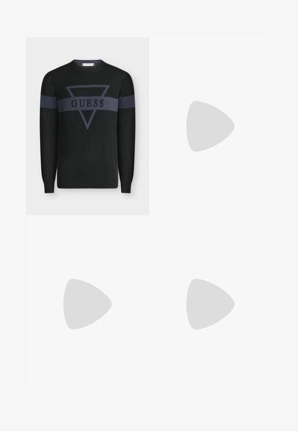 Pull noir à manches longues avec une bande horizontale gris foncé et un triangle inversé portant le mot "GUESS" sur la poitrine et les manches.; Jean en denim bleu foncé avec coupe droite, design à cinq poches, matériel en métal et surpiqûres orange contrastantes. Texture lisse, sans motifs visibles.; Mocassins en cuir noir avec une finition texturée, dotés d'une bride décorative à l'avant et d'un bout arrondi. Semelle en caoutchouc pour plus de durabilité.; Sac de voyage en cuir noir de forme rectangulaire, avec deux poignées, une bandoulière amovible et des ornements minimalistes.