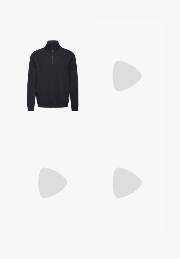 Pull-over noir à manches longues avec col montant et fermeture à glissière partielle à l'avant, poignets et ourlet côtelés.; T-shirt blanc à manches longues en coton doux, avec un col rond et une texture lisse sans motifs ni accents visibles.; Pantalon noir avec une coupe ajustée ; présente un devant lisse, deux poches latérales et une texture douce ; fabriqué à partir d'un matériau léger et respirant.; Chaussure noire en cuir à lacets avec un bout arrondi, une semelle épaisse et une languette au talon sur un fond neutre.