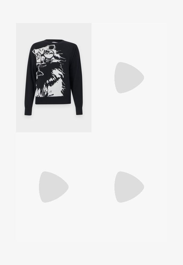 Pull noir avec un grand motif blanc représentant un chat portant des lunettes rondes, tourné vers la gauche, à l'avant.; Chemise à manches courtes à boutons en coton léger multicolore, ornée d'imprimés graphiques de personnages, de flore et d'éléments marins.; Jupe midi en denim bleu clair avec poches avant, fermeture par boutons et fleurs brodées colorées sur les côtés et en bas.; Mocassin plat tissé beige avec garniture en cuir et bout fermé, présenté sur un fond blanc uni.