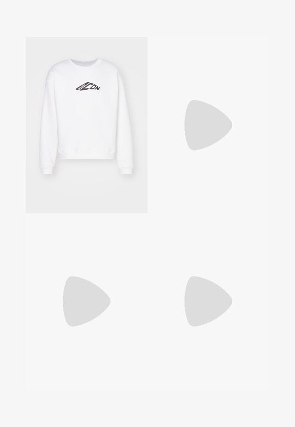 Sweat-shirt blanc à col rond, avec un logo "ICON" noir imprimé à l'avant. Il a une coupe décontractée et des poignets côtelés aux manches.; Shorts décontractés à taille élastique vert olive avec poches latérales et un petit logo blanc Kappa sur la jambe droite.; Botte Chelsea en cuir noir avec une finition lisse, panneaux latéraux élastiques et languettes de tirage. Bout arrondi et petit talon bloc.; Lunettes de soleil rectangulaires transparentes avec des verres vert foncé et des branches en métal argenté, mettant en valeur des accents dorés sur les charnières.