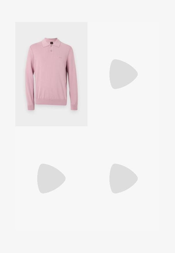 Polo tricoté rose à manches longues avec deux boutons, poignets et ourlet côtelés, et un logo brodé discret sur la poitrine.; Pantalons gris en tissu texturé, coupe droite, avec un unique bouton à l'avant et des détails plissés.; Mocassins en cuir noir avec une finition texturée, dotés d'une bride décorative à l'avant et d'un bout arrondi. Semelle en caoutchouc pour plus de durabilité.; Ceinture en cuir brun foncé roulée avec une boucle métallique carrée et des coutures visibles le long des bords.