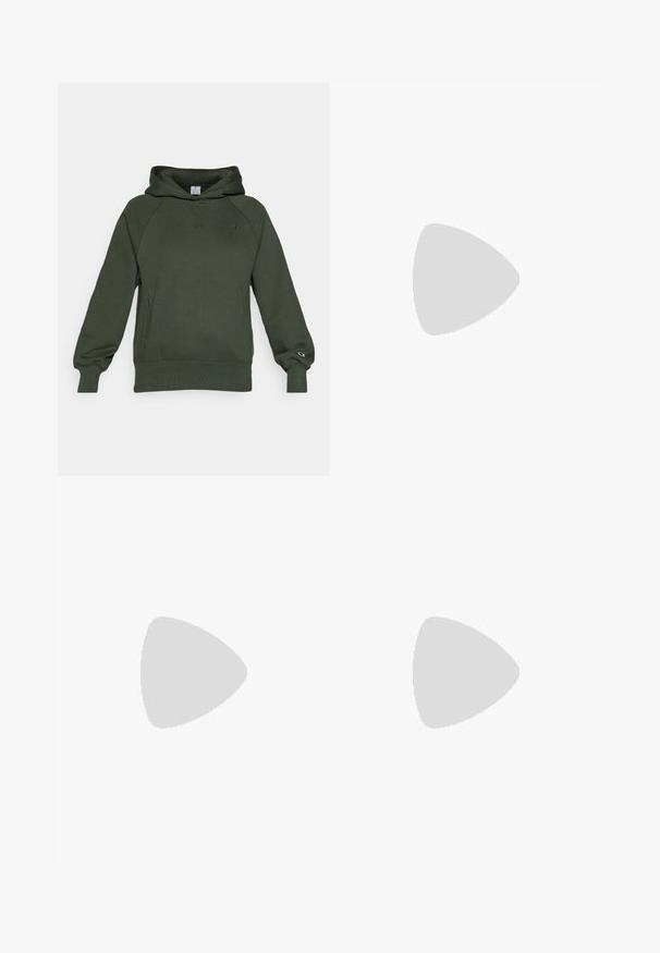 Mørkegrøn hættejakke lavet af blødt stof, med en frontlomme i kangaroo-stil, ribbede manchetter og et lille logo på brystet.; Hvid bomulds t-shirt med korte ærmer, rund hals og broderet "Champion"-logo i en kontrasterende tekstur på fronten.; Grå joggingbukser i bomuld med elastik i taljen og snøre, med tilspidsede ben og et navyblåt grafisk tryk på venstre side.; Letvægts sneaker i en blød beige farve. Har en tekstureret overdel, flade snørebånd og en tyk, rillede sål med subtile brandingsdetaljer.
