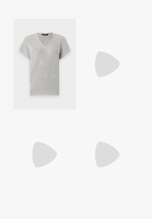 Pull à col en V argenté à manches courtes avec un motif tricoté texturé scintillant et une coupe décontractée.; Une jupe taille haute, longueur genou, de couleur beige neutre, fabriquée dans un tissu lisse et doux, avec un design minimaliste sans ornements visibles.; Des escarpins à talon ouvert noirs avec un bout pointu, une texture en cuir lisse, un petit talon aiguille, et une sangle avec un accent de boucle en métal.; Sac à main rectangulaire noir avec double poignée, ferrures anneaux argentés et logo embossé discret sur le devant, sur fond blanc.