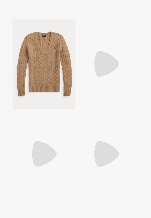 Kamelbrun kabelstrikket V-hals sweater med lange ærmer og lille broderet Polo Ralph Lauren-logo på brystet.; Mørkebrun cordfløjls-langærmet skjorte med knapper foran og et lille broderet logo på venstre bryst.; Beige, lige-benede fløjlsbukser med bæltestropper, frontknap, lynlås og frontlommer.; Bordeaux læder loafers med en glat finish, der har en dekorativ spænde og syninger, flad træhæle og afrundet tå.