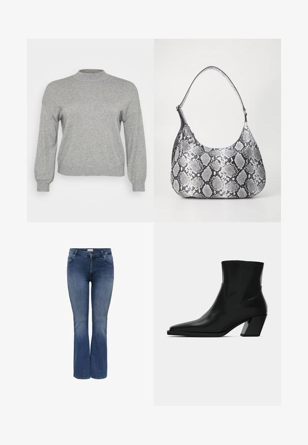 Hellgrauer, gestrickter Pullover mit langen Ärmeln, geripptem Rundhalsausschnitt, Bündchen und Saum, auf einem weißen Hintergrund präsentiert.; Denim-Jeans im ausgestellten Schnitt in mittlerem Blau mit glatter Textur, ausgestattet mit Fronttaschen und einem Reißverschluss. Dezente used-Optik.; Schwarze Leder-Stiefelette mit spitzem Zeh, schlanker Silhouette und klobigem quadratischem Absatz. Glatte Textur mit minimalen Nähdetails.; Schultertasche im schwarz-weißen Schlangenprint mit runder Form, glatter Textur und gebogenem Tragegurt. Mit einem silbernen Hardware-Akzent.