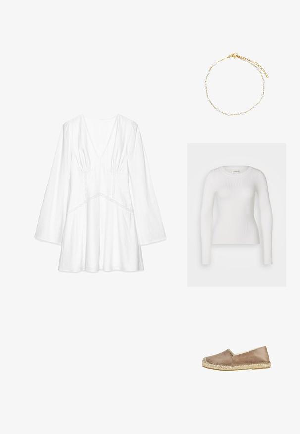 Hvid langærmet ribbet top med en rund halsudskæring. Stoffet er glat og har en subtil tekstur samt en tætsiddende design. Ingen synlige detaljer eller mønstre.; Hvid langærmet bluse med V-hals, samlesyning ved skuldrene, blondertrim og en løs pasform, lavet af letvægtsstof.; Brun læder slip-on espadrille med flettet jutesål og gummisål, set fra siden, isoleret på hvid baggrund.; Delikat guldkæde armbånd med jævnt fordelt små hvide perler og en lobelås med justerbare led på en hvid baggrund.