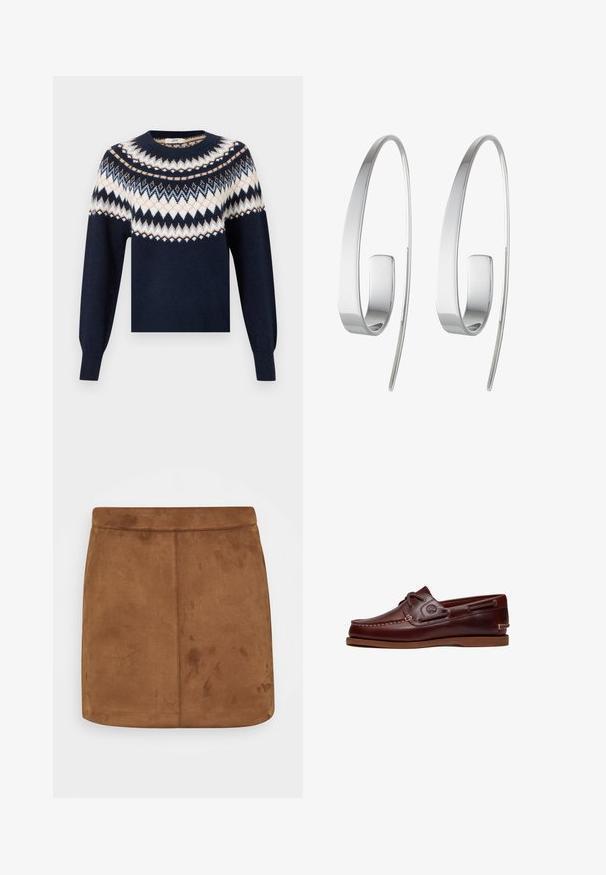 Mørkeblå sweater med lange ærmer, prydet med hvide, beige og lyseblå zigzag- og diamantmønstre over brystet og skuldrene.; Brun ruskinds mini-skirt med en glat tekstur, lige snit og en sømløs talje, der har et minimalistisk design uden mønstre eller udsmykninger.; Brun læder bådsko med snørre, syningsdetaljer og Timberland-logo på siden, vist på en hvid baggrund.; Sølv hoops øreringe med et slankt, forlænget design. Lavet af poleret metal med en glat overflade og minimalistisk stil.