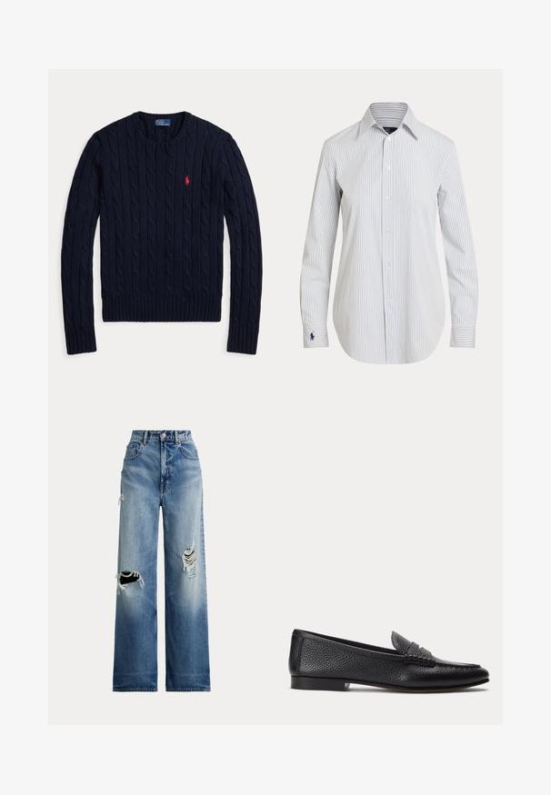 Tmavomodrý sveter so vzorom copov, s dlhým rukávom, okrúhlym výstrihom a červeným logom Polo Ralph Lauren na ľavej strane hrudníka.; Biela košeľa s dlhým rukávom na gombíky s tenkými vertikálnymi modrými pruhmi a modrým vyšitým logom na ľavom manžete.; Modré džínsové nohavice s širokými nohavicami a roztrhnutými dierami na kolenách, so zvýšeným pásom, zapínaním na gombíky a klasickým päťvreckovým dizajnom.; Čierny textúrovaný kožený mokasín s nízkym podpätkom a klasickým remienkom na mincu, zobrazený z profilu na jednoduchom svetlom pozadí.