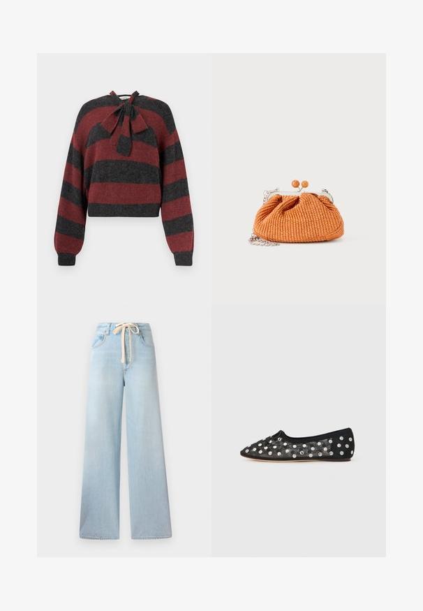 Afskåret sweater med røde og mørkegrå vandrette striber, lavet af blødt materiale, med en butterflydetalje ved halsudskæringen og ribbede manchetter.; Lyseblå vidde jeans lavet af denim, med snøre i taljen og klassisk fem-lomme design med minimal falming.; Sort flad sko med spids tå, lavet af mesh med store sølv polka prikker, og en lille sløjfedetalje fortil. Textureret stof.; Lille orange flettet clutch-pung med sølvmetalramme, rund lukning og en sølvkæde-rem på en hvid baggrund.