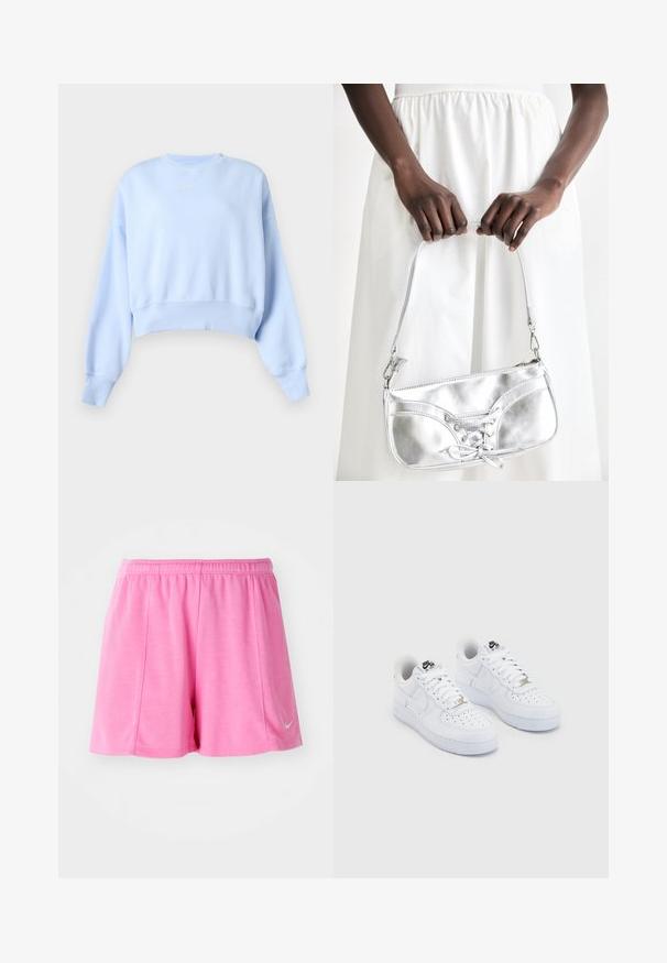 Lyseblå cropped sweatshirt med lange ærmer, ribstrikkede manchetter og kant samt lille hvid Nike-logo på brystet mod en ensfarvet baggrund.; Lyserøde atletiske shorts fremstillet af blødt stof, med et elastisk midjebånd og en logoaccent på siden. Lige ben design med en glat tekstur.; Hvide Nike Air Force 1 sneakers med en glat læderoverdel, perforeret tåboks, hvide snørebånd og sort branding på tungen.; Sølvmetallic håndtaske med snøredetaljer, der har et slankt design og en kort strop. Tasken holdes i hænderne for at fremvise dens tekstur.