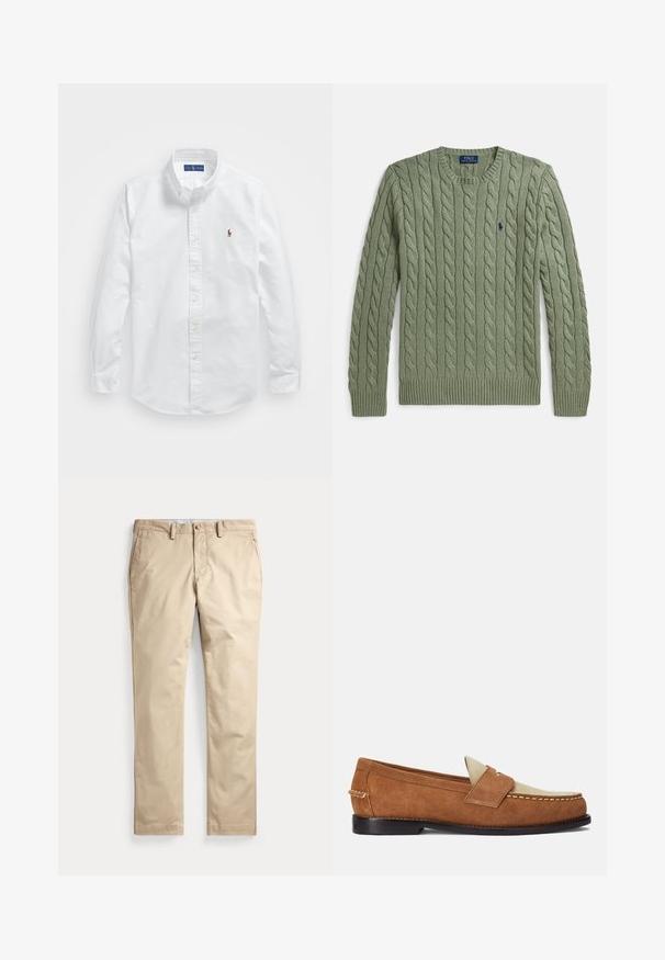Grøn kabelstrikket sweater med rund hals, ribkanter ved ærmer og kant samt et lille broderet logo på brystet. Strukturen er tekstureret og af medium vægt.; Hvid bomulds skjorte med knaplukning, klassisk krave, lange ærmer og et lille broderet logo på venstre bryst.; Beige chinos med flat front, bæltestropper, sidelommer og knaplukning i taljen på hvid baggrund.; Polo Ralph Lauren ALSTON SUEDE PENNY LOAFER - Loafers - teak/bone