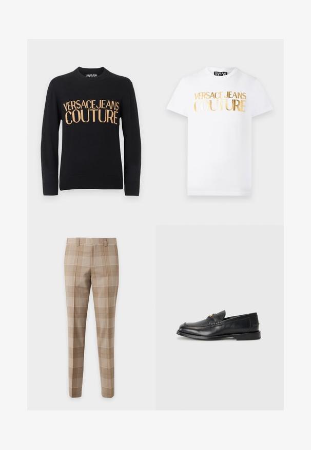 Pull noir à manches longues et col rond avec poignets et bordures côtelés, arborant un grand texte beige "VERSACE JEANS COUTURE" sur la poitrine.; T-shirt blanc à manches courtes avec texte métallisé doré "Versace Jeans Couture" sur le devant et col rond.; Pantalon beige slim-fit avec un grand motif à carreaux dans des tons beige clair et blanc, avec passants de ceinture et plis à l'avant.; Des mocassins en cuir noir présentent un bout arrondi, des détails cousus et un petit accent doré à l'avant. La semelle est plate et discrète.
