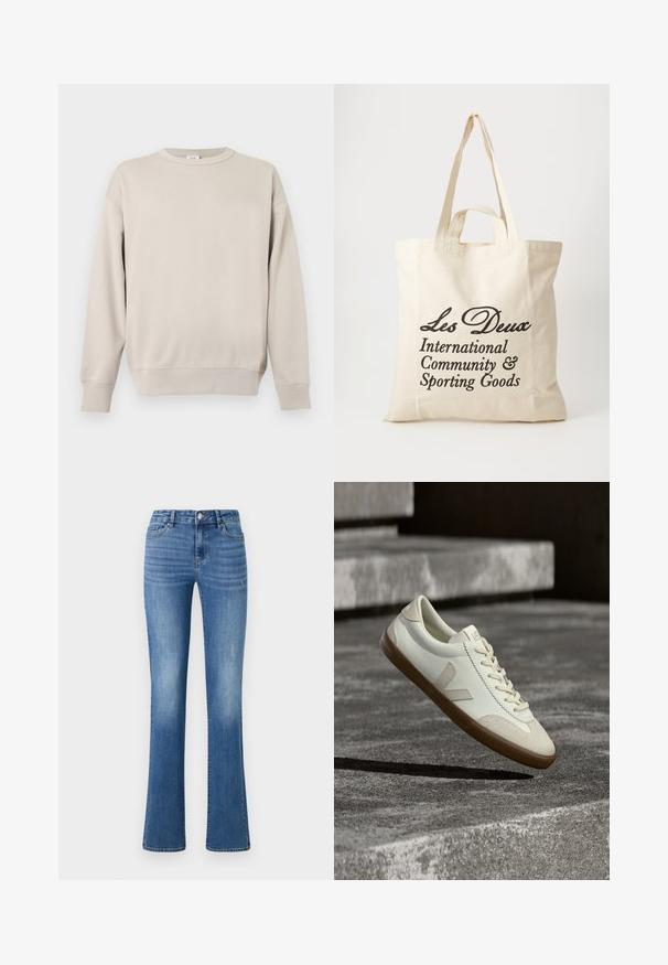 Beiges Sweatshirt mit Rundhalsausschnitt, langen Ärmeln, gerippten Bündchen und Saum sowie einem kleinen, eingenähten Dreieck unterhalb des Halsausschnitts.; ONLY ONLWAUW MID WAIST - Jeans Slim Fit - medium blue denim; Weiße Leder-Sneaker mit beige-gummiartiger Sohle, flachen Schnürsenkeln und V-förmigem Akzent an der Seite. Verfügt über eine glatte Oberfläche und minimale Nahtdetails.; Beige Baumwolltragetasche mit zwei stabilen Tragegriffen. Mit schwarzem Drucktext: "Les Deux International Community & Sporting Goods."