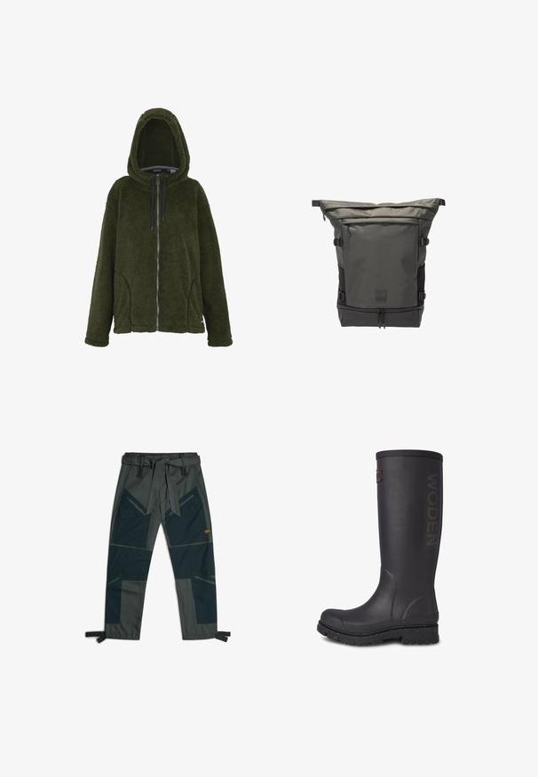 Donkergroene fleece hoodie met rits, voorzakken en donkerblauwe trekkoorden aan de capuchon.; Broek met een riem, voorzien van een mix van donkergroene en grijze stoffen, hoekig patchworkontwerp, meerdere zakken en verstelbare enkelbandjes.; Hoge zwarte rubberen laars met een gestructureerde afwerking, WODEN-logo op de zijkant en een versterkte zool met gesprenkelde accenten.; Donkergrijze rugzak met oprolbare bovenkant, voorvak met ritssluiting, zijkompressieriemen en ondervak met ritssluiting, weergegeven tegen een witte achtergrond.