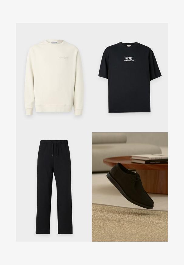 Replay LOGO CREW NECK - Sweatshirt - natural rope; T-shirt en coton noir, coupe ample, avec texte blanc "MICKEY" et "CALIFORNIA FOOTBALL TEAM" imprimé sur le devant, encolure ronde.; Jack & Jones JPSTKANE JJCHARGE UNCUFFED - Pantalon de survêtement - black; Chaussure noire en cuir à lacets flottant au-dessus d'un tapis beige texturé, avec une table ronde en bois et des livres empilés en arrière-plan en léger flou.