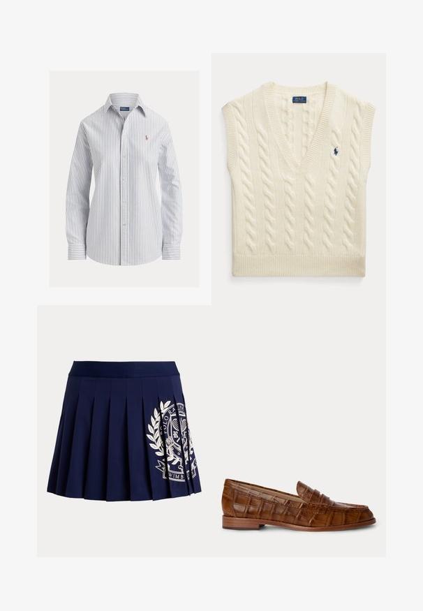 Krémová bezrukávová sveterová vesta s vrkočovým vzorom, výstrihom do V a malým tmavomodrým logom Polo Ralph Lauren na hrudi.; Biela košeľa na gombíky s tenkými zvislými modrými pruhmi, dlhými rukávmi, špicatým golierom a malým vyšivaným logom na hrudi.; Tmavomodrá plisovaná sukňa so širokým pásom a bielym tenisovým erbom na spodnej pravej strane.; Hnedý kožený mokasín s krokodílim vzorom, nízkym dreveným podpätkom a remienkom na vrchu, zobrazený na jednoduchom pozadí.
