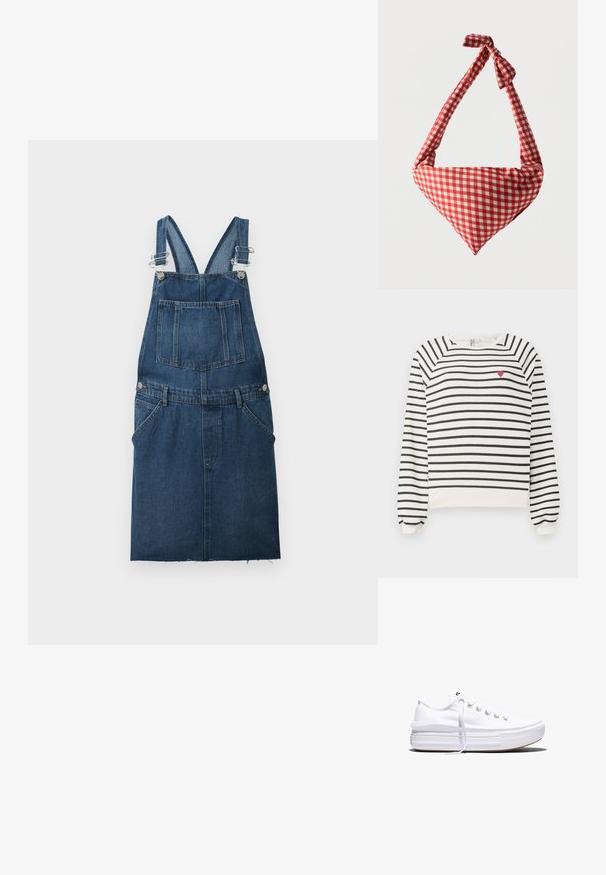 Gestreepte sweatshirt in off-white en zwart met raglanmouwen, ronde halslijn en kleine rode hartborduursel op de borst. Zacht materiaal.; Denim overall jurk in donkerblauw met een vierkante voorzak, verstelbare banden en een rafelige zoom. Beschikt over zijzakken en zilverkleurige hardware.; Witte lage canvas sneaker met dikke plateauzool, veters aan de voorkant en rubberen toeskap met structuur, zijaanzicht.; Zachte stoffen schoudertas met rood-wit geruit patroon, geknoopte handgreep en driehoekige vorm tegen een effen achtergrond.