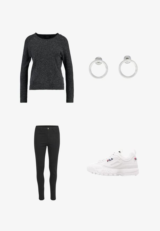 Mørkegrå sweater lavet af blødt, fuzzy stof. Har en rund halsudskæring, lange ærmer og en afslappet pasform med ribbede manchetter og kant.; Sorte skinny jeans med en glat stofstruktur, der har en frontknaplukning, fem lommer og et tætsiddende design.; Hvide atletiske sneakers med polstret krave, overdel i mesh og syntetisk læder, logo-detals i rød og marineblå, samt en tyk gummisål.; Sølvmetalløreringe med en børstet tekstur, der har et cirkulært design og en klar post til sikker bæring.