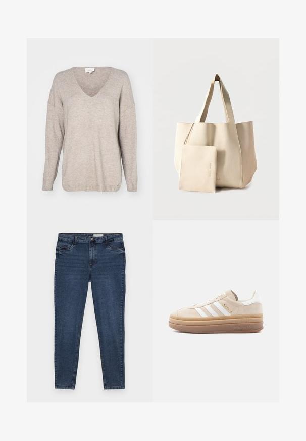 Beige v-hals sweater lavet af blødt strikket materiale, med en afslappet pasform, faldende skuldre og ribbede manchetter og kant.; Mørkeblå denim jeans med slim fit, fem lomme-design og guld stikninger. Har en lynlås og knap lukning. Glat tekstur.; Beige ruskindsneaker med hvide læderdetaljer, der har tre hvide striber, et gyldent logo og en tyk, gennemsigtig gummisål.; Beige stor tote-taske med ribbet tekstur og matchende aftagelig pung med lynlås foran på ensfarvet baggrund.